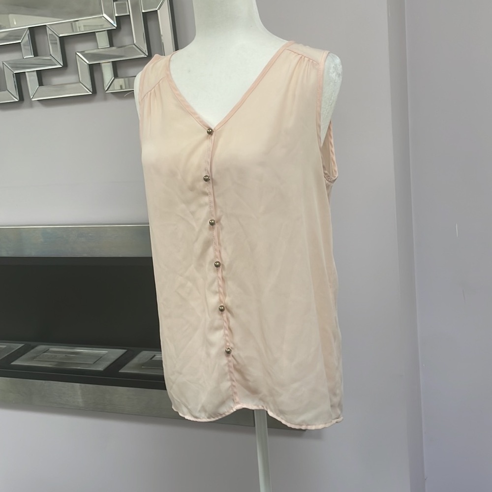 Oddy see-through, sleeveless top
